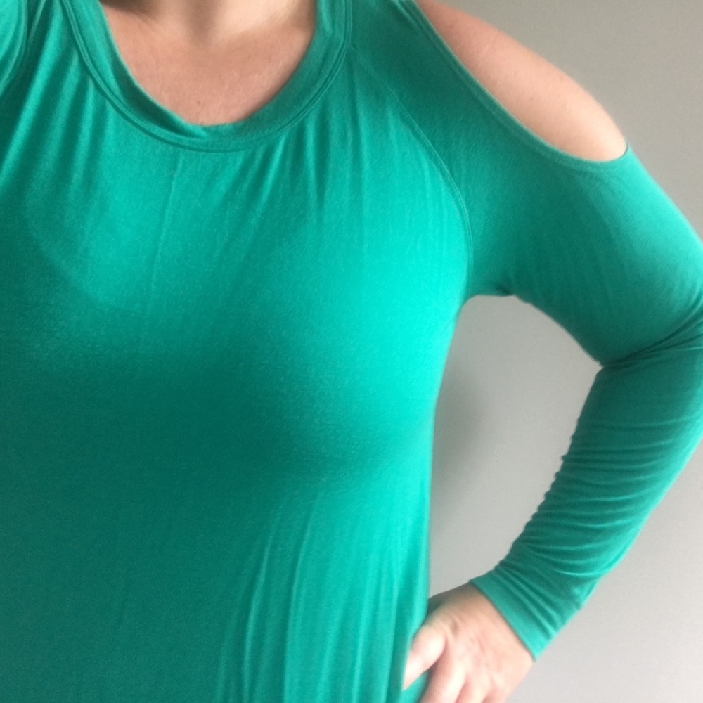 DG2 Long Turquoise Cold Shoulder High/Low Tunic M